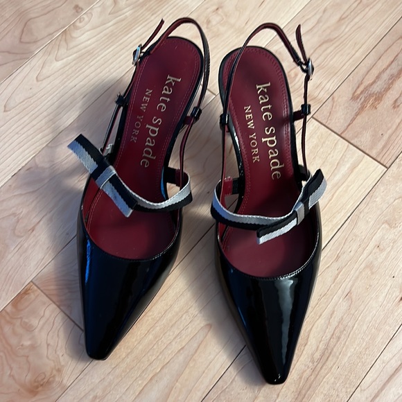 Kate Spade Patent with Bow Size 7.5 Sling Back Sandals - Picture 3 of 6